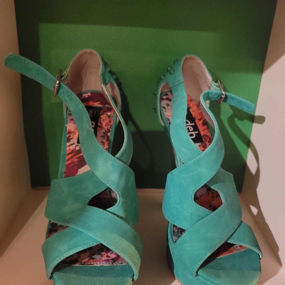 Deb Heels - Picture 6 of 9